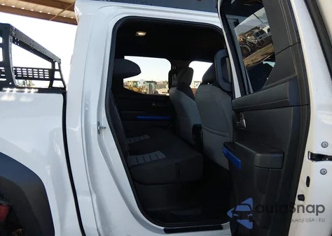 2025 Toyota Tacoma Trd Off Road z USA, uszkodzony, nr VIN 3TMLB5JN6SM110808